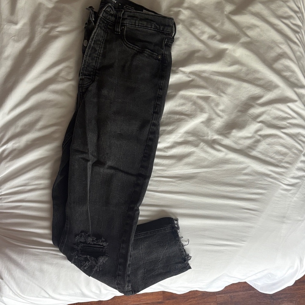Black Distressed Women's Jeans